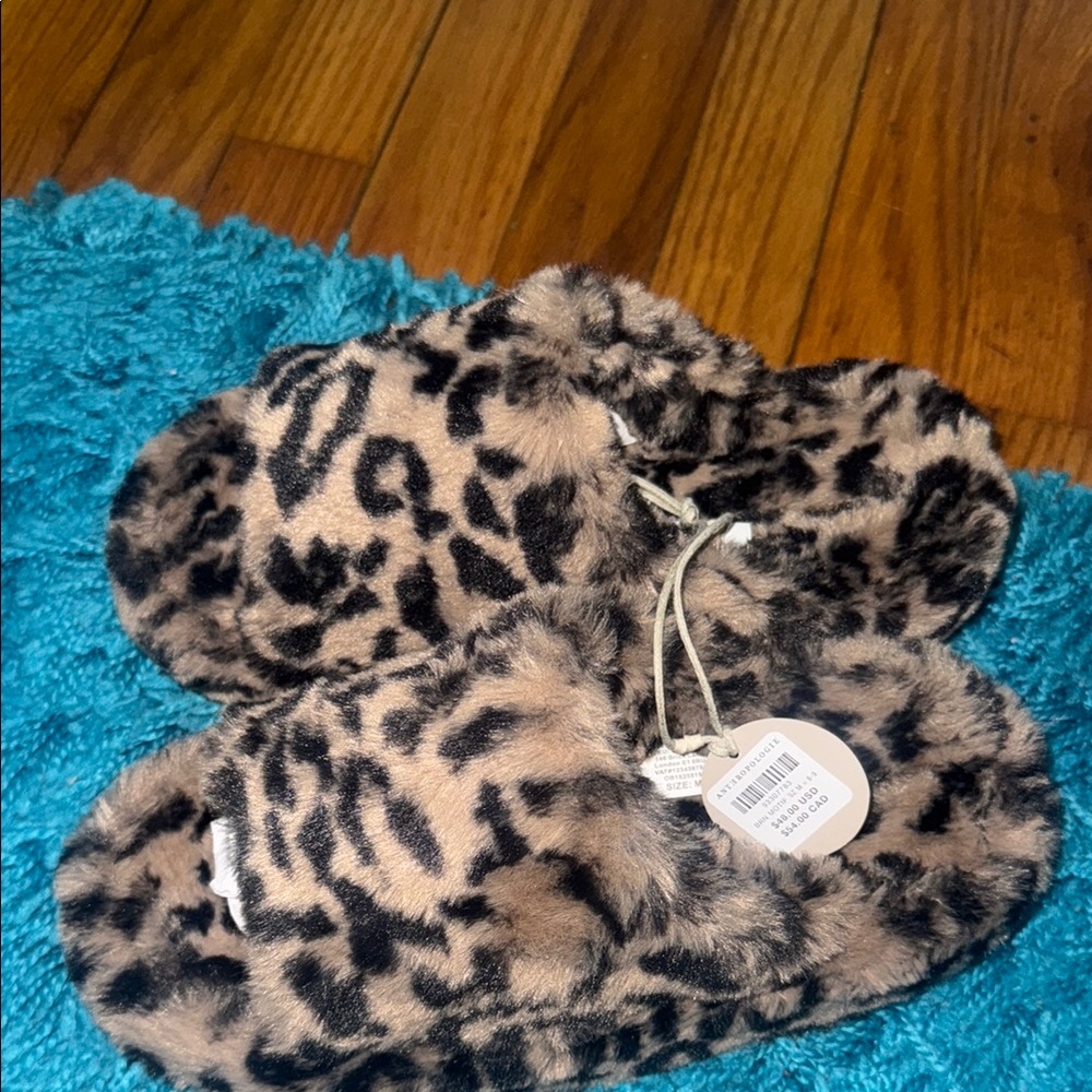 NWT Anthropologie Leopard Print Fuzzy Slippers - Picture 2 of 5